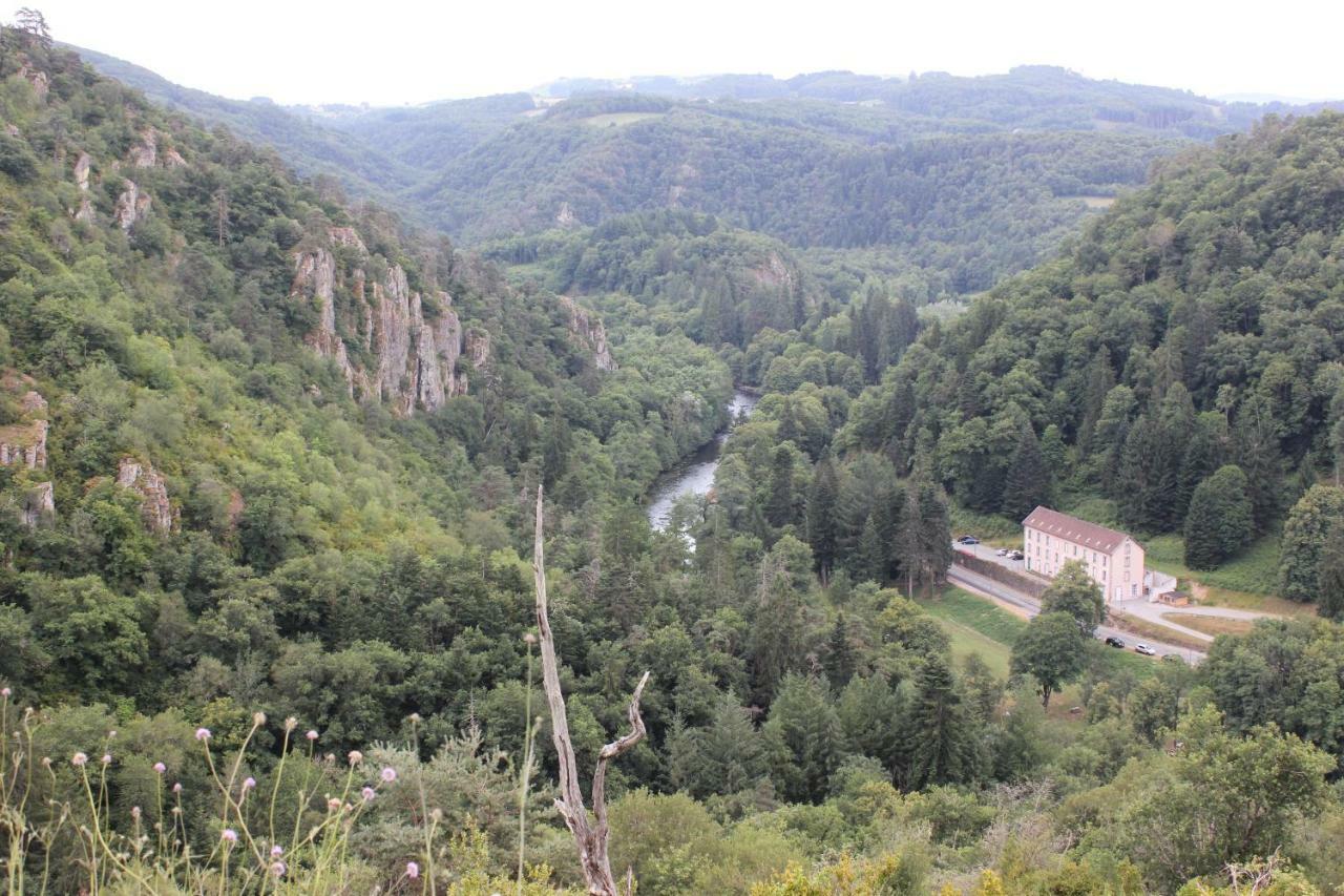 Maison Le Barrage Saint-Gervais-dʼAuvergne Esterno foto