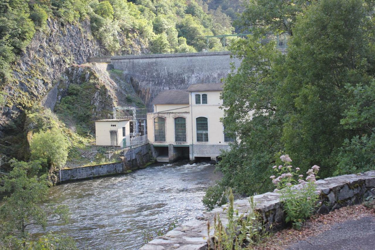 Maison Le Barrage Saint-Gervais-dʼAuvergne Esterno foto